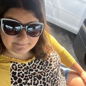 Meet your Posher, Chloe